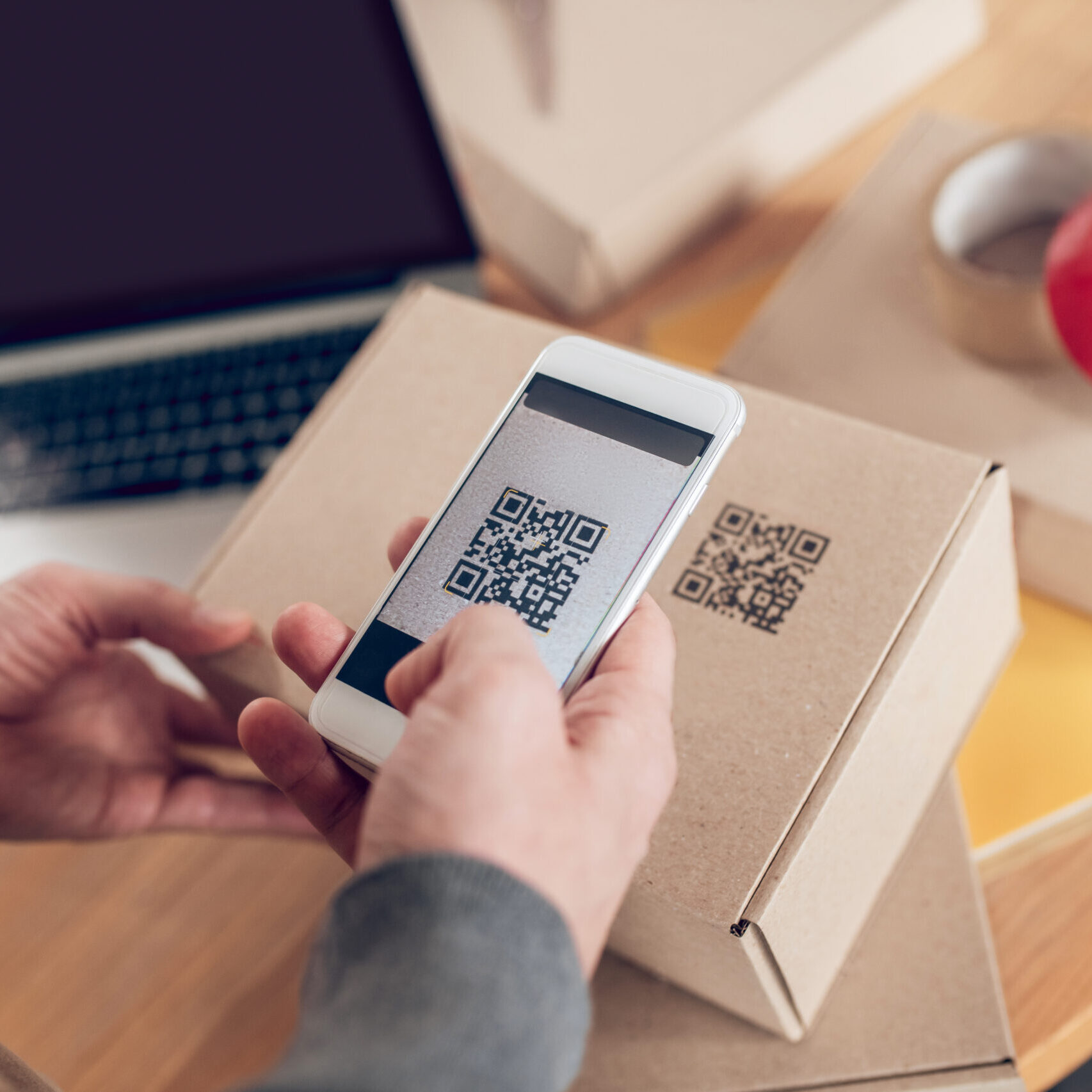online store employee scanning information product package scaled e1715156200150